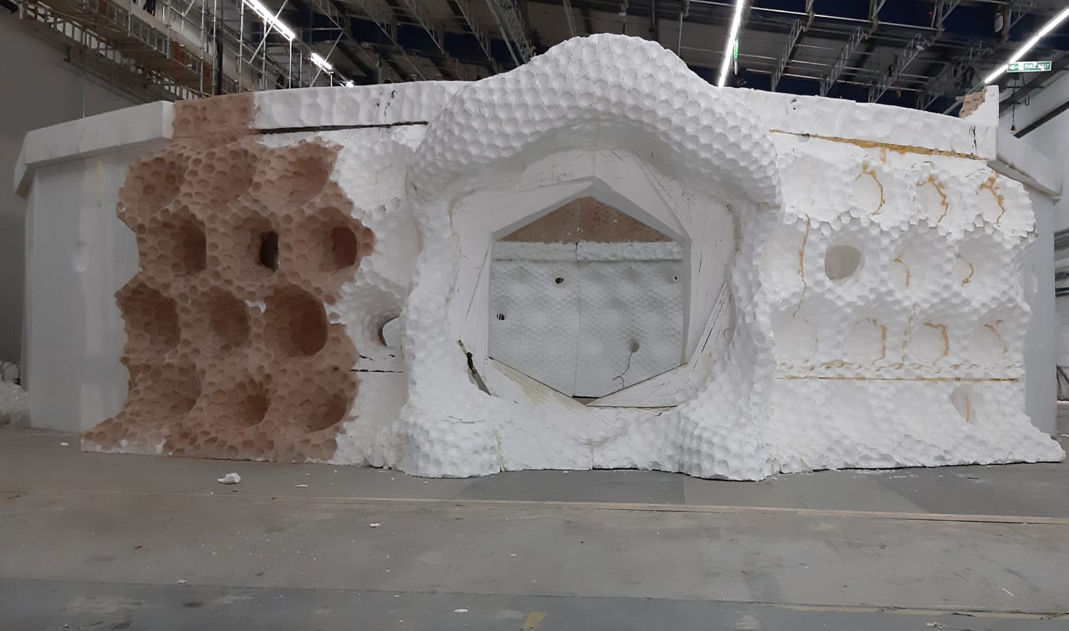 The man who fell to Earth - Hive set 2 construction